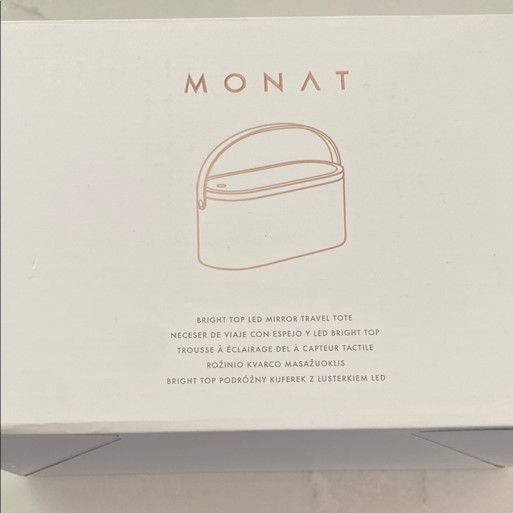 Monat Elegant White Travel Bag with LED Mirror